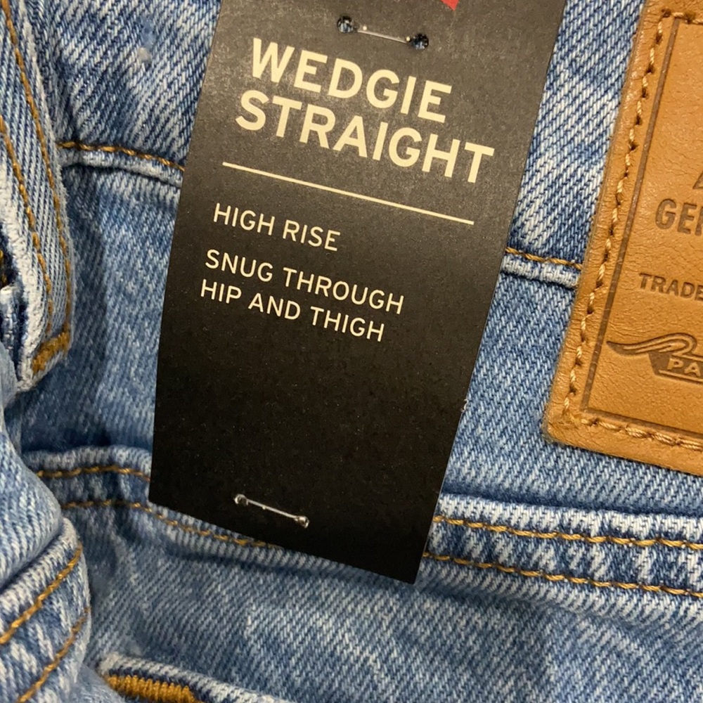 Levi's Wedgie Straight Jean - Picture 9 of 16